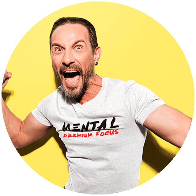 Homem alegre com o uso de Mental Premium Focus
